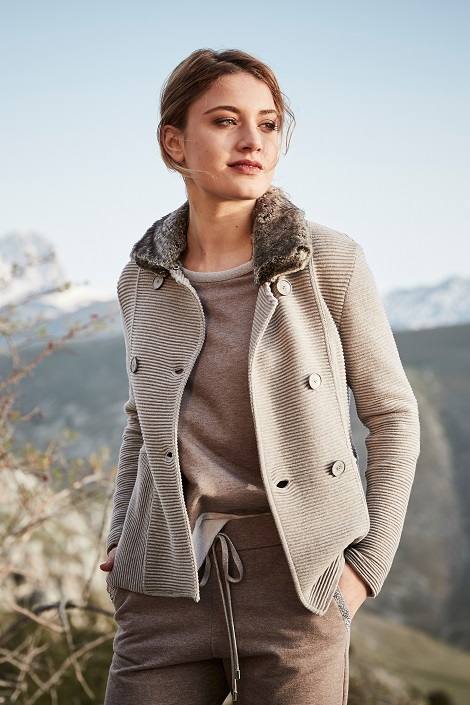Short jacket in cashmere blend with removable faux fur collar
