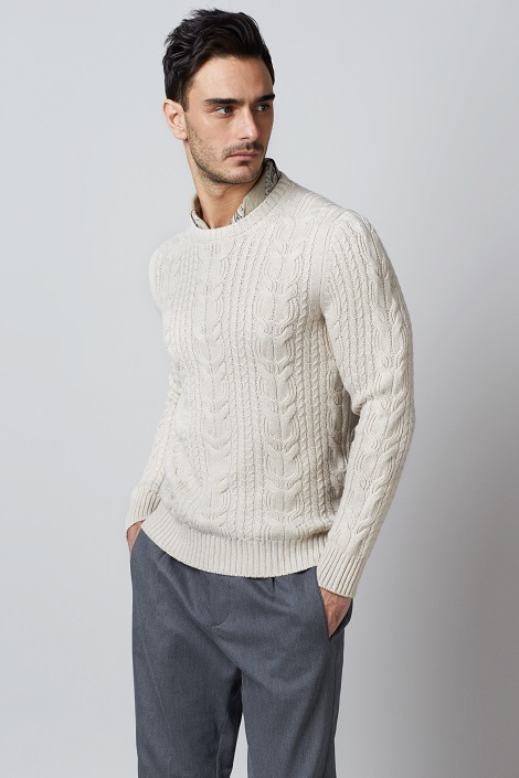 Cable knit crew neck sweater in pure 3-ply cashmere
